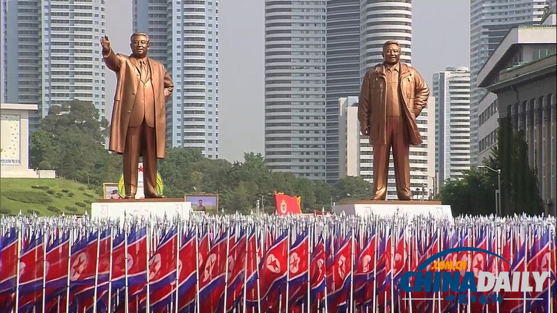 朝鮮舉行建國65周年閱兵式 短裙女兵整齊劃一