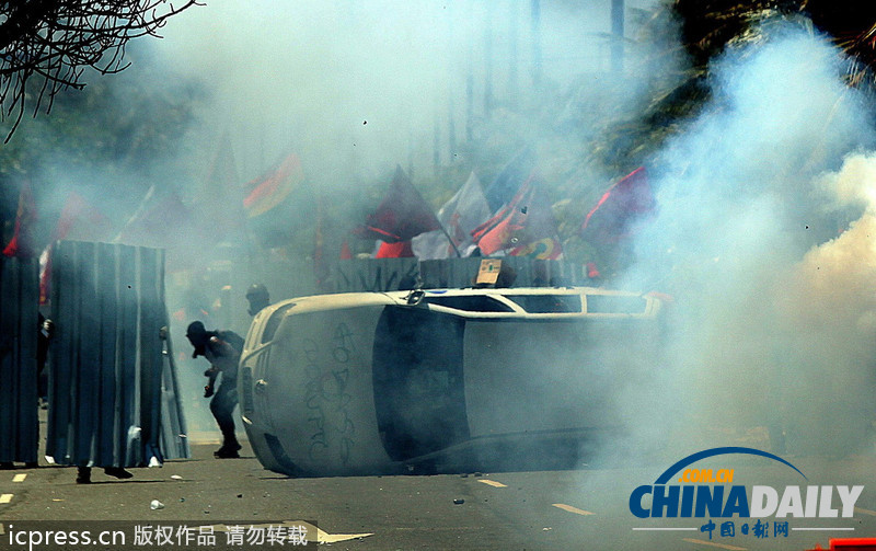 巴西民眾抗議政府拍賣油田 與軍警發(fā)生激烈沖突