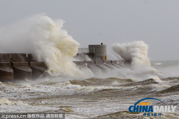 英國遭強勁風(fēng)暴襲擊 至少2人死亡百余架航班停運