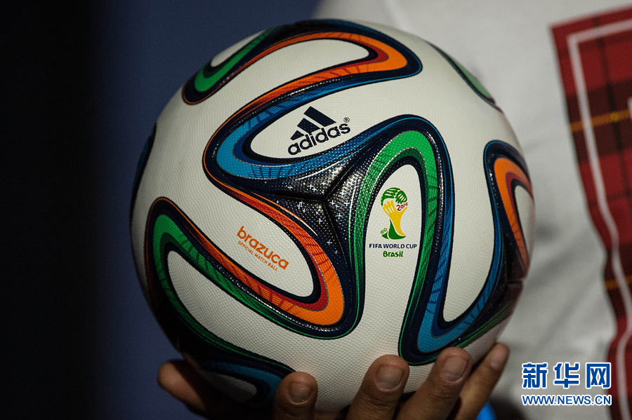 巴西世界杯用球“Brazuca”公布 炫彩桑巴風(fēng)