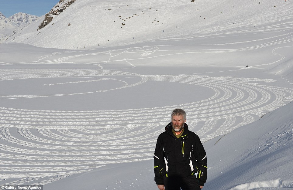 英國藝術(shù)家僅用指南針 在雪地上走出嘆為觀止作品