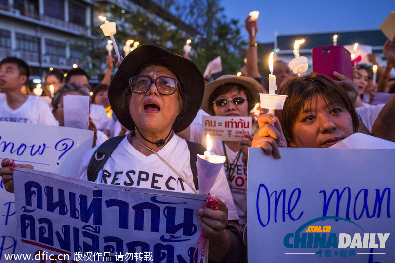 泰民眾燭光祈禱和平解決沖突 13日封鎖如期進(jìn)行