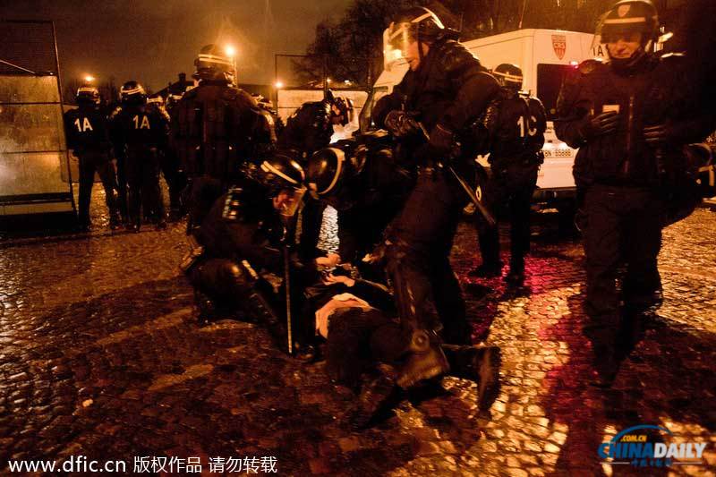 巴黎反奧朗德示威愈演愈烈 警民發(fā)生激烈沖突