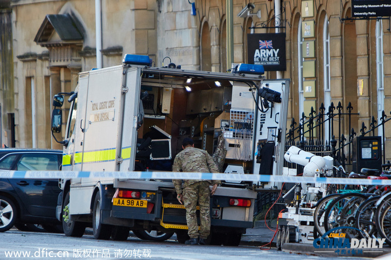 牛津大學(xué)征兵辦收到疑似炸彈包裹 英國軍方出動機器人排爆