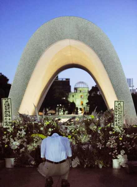 Hiroshima holds A-bomb memorial, US attends