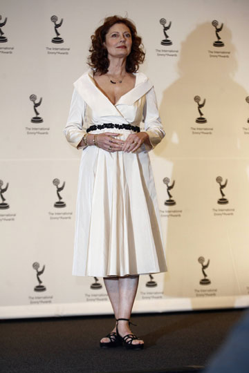 U.S. actress Susan Sarandon poses for photographers backstage at the International Emmy Awards in New York, November 20, 2006.