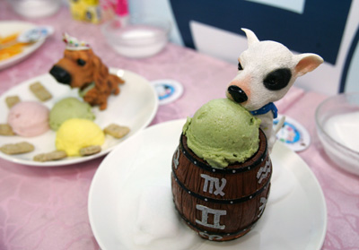 Ice cream parlour for canines