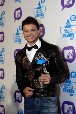 Guy Sebastian poses after winning Best Pop Video for 'Elevator Love' at the MTV Australia Video Music Awards in Sydney April 29, 2007. 