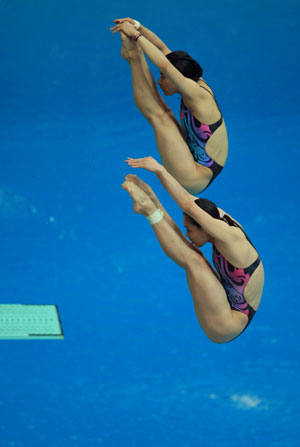 China wins the first Olympic diving gold