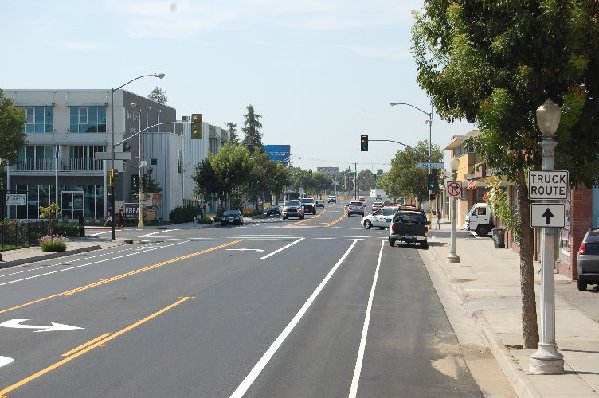 “道路瘦身”使交通更通暢