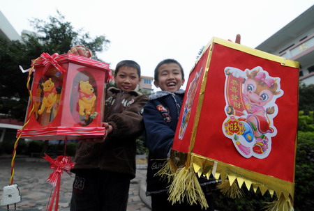 Lanterns, rice balls made for Lantern Festival