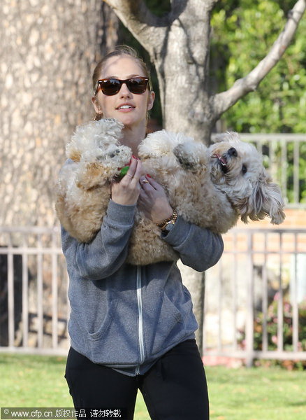 Star Tracks in March:Nicole Kidman and her family at airport