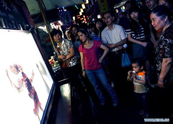 Shadow play staged in Chengdu