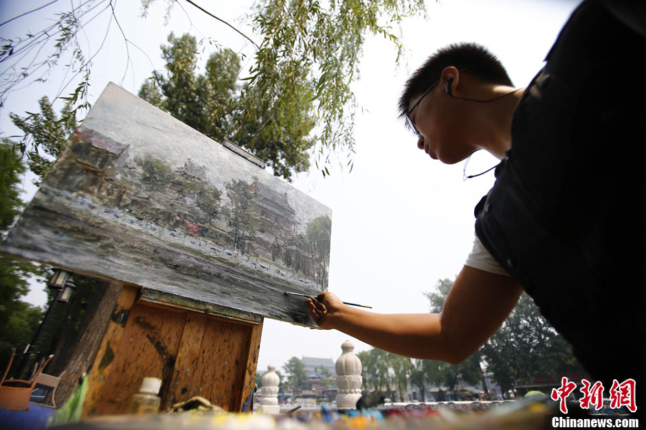 Memorize the old Beijing with painting brush