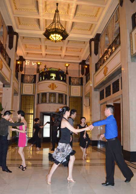 Old Shanghai dances again