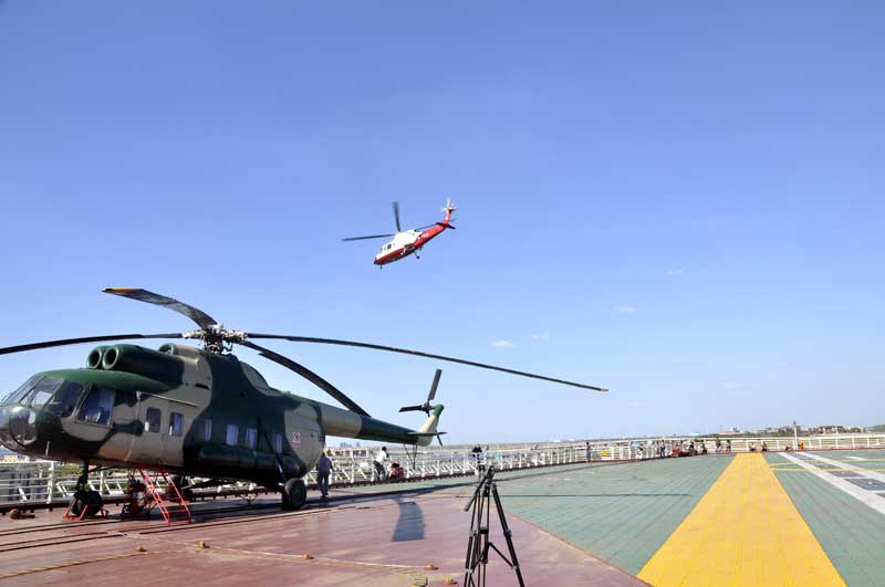 World's first aircraft carrier wedding show