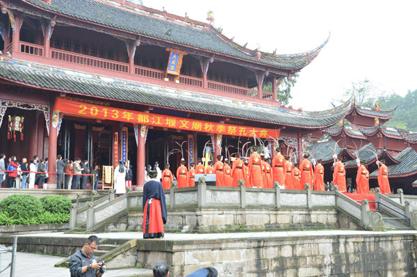 Dujiangyan temple holds ceremony in honor of Confucius