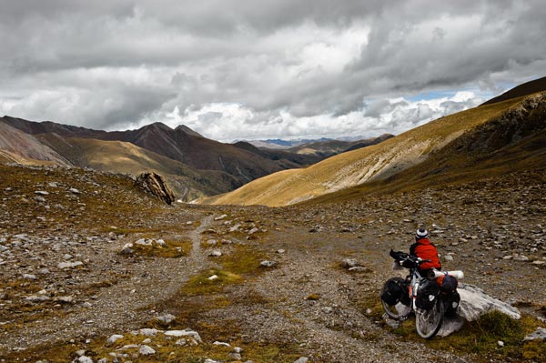 Spaniard explores China on a bicycle