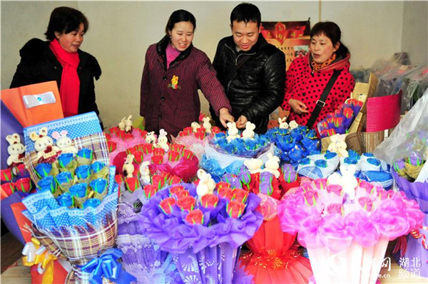 A thousand dough roses to celebrate Valentine's Day in Yichang