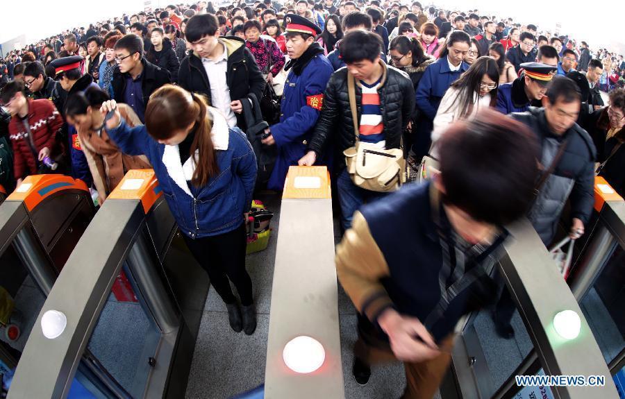 Railway stations witness return peak across China