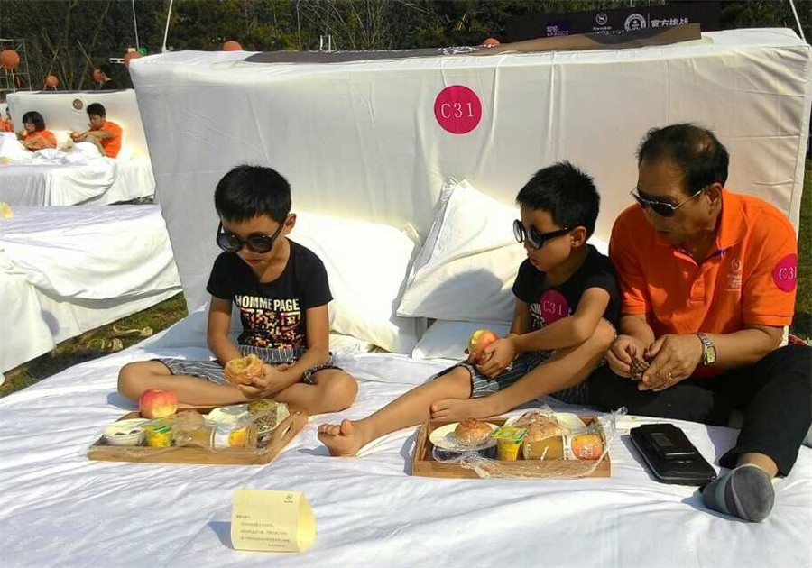 Breakfast in bed feeds Guinness Record number