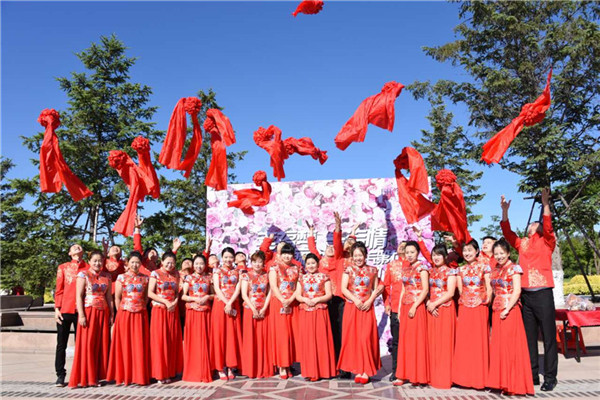 Over 200 couples marry in Changchun group wedding