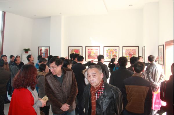 Nanjing holds “farmer paintings” exhibit to welcome the Constitution Day