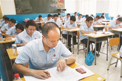 Lawyers sit exam in Hebei