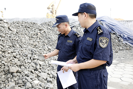 Guangdong Customs seize mineral waste residue disguised as iron ore