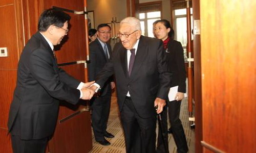 President Li Wei meets with Dr. Henry Kissinger