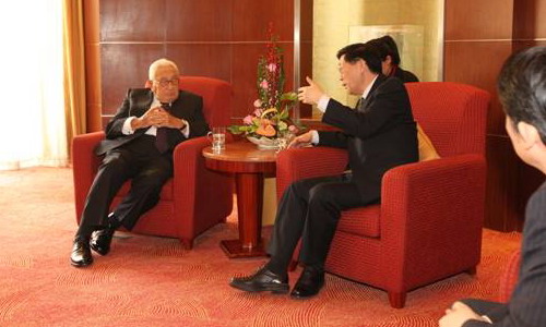 President Li Wei meets with Dr. Henry Kissinger