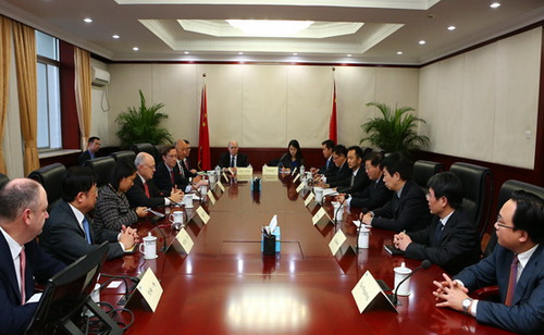 President Li Wei meets with PhRMA Chairman