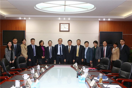 DRC President Li Wei meets with Schneider Electric CEO