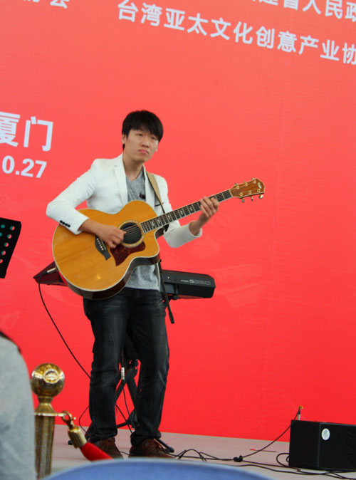 Cross-Straits original music concert opens in Haicang