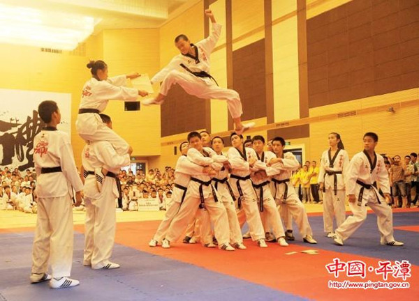 Taekwondo contest kicks off in Pingtan