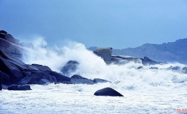 Calm Pingtan lies around the eye of typhoon