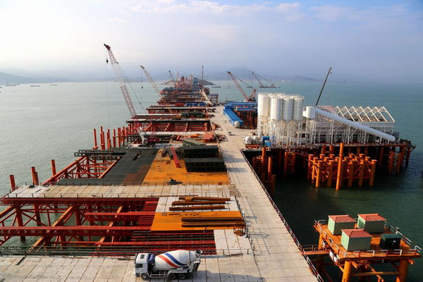 Offshore platform erected for railroad bridge in Pingtan