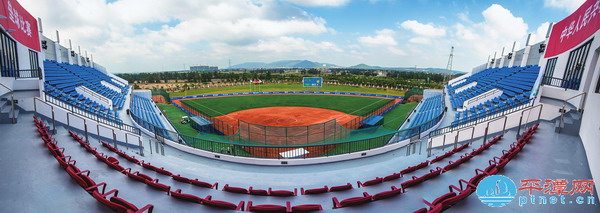 Players, judges praise new softball stadium