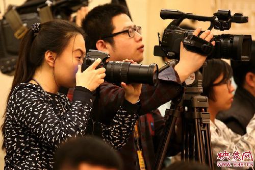 Female reporters stick to work at two sessions