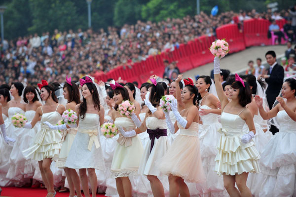 Mass wedding ceremony for 100 couples in C China