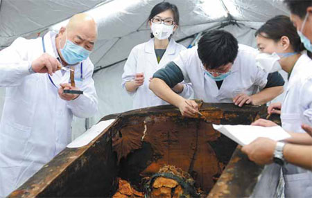 Xilinhot uncovers 1,500-year-old lacquer coffin