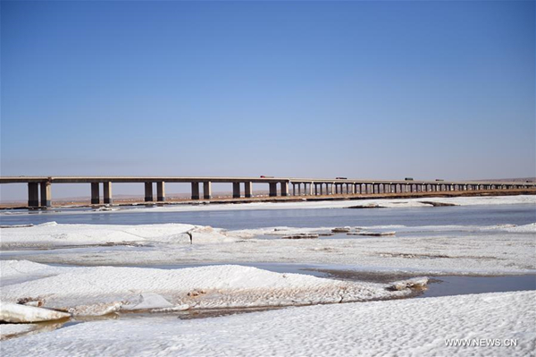 Icy Yellow River begins to thaw due to warm weather