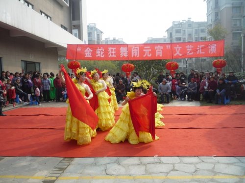 Minzhugang community holds Lantern Festival performance