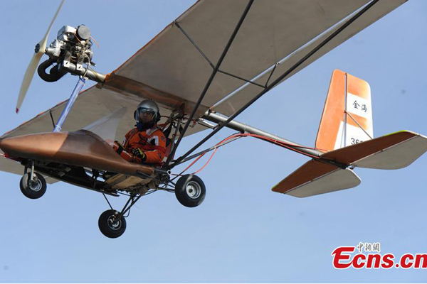 Man successfully flies homemade plane