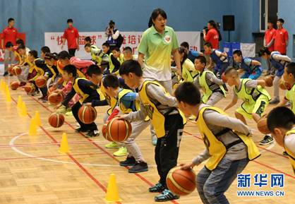 China national basketball players interact with NE China teenagers