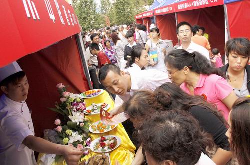 Tourist festivals: Yalu River International Tourist Festival (September)