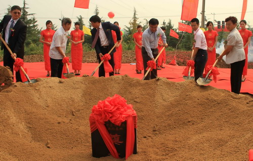 力諾集團(tuán)光熱中高溫集熱技術(shù)產(chǎn)業(yè)化基地奠基