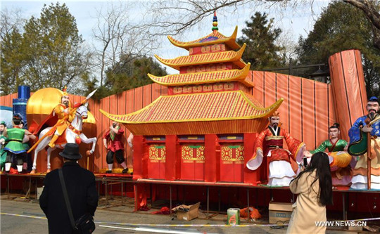 Lanterns installed for 2017 Baotu Spring Lantern Festival in Jinan