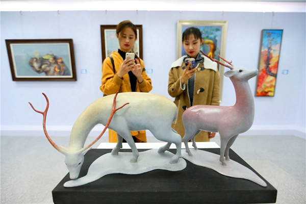 Annual exhibition celebrates young artists in Qingdao