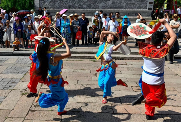 Taierzhuang ancient town celebrates Dragon Boat Festival